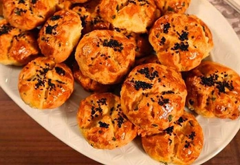 Tereyağlı Peynirli Poğaça Tarifi ve Malzemeleri